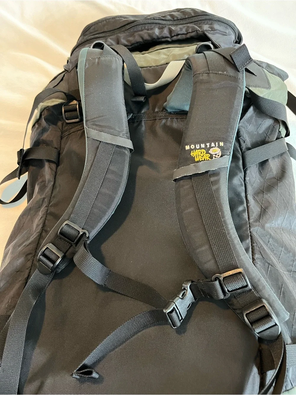 Mountain HardWear Trance Men’s Black Olive Hiking Backpack 32” Lgth 55 liter EUC